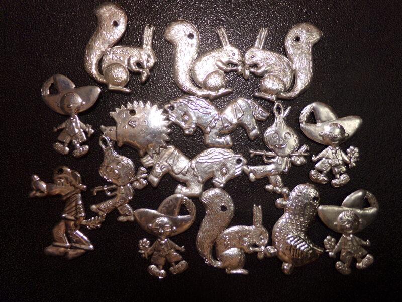 №36. Eglīšu rotājumi no presēta folija. PSRS. 