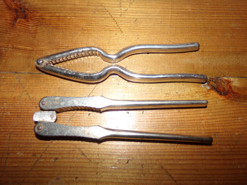 №42. Щипцы для колки орехов. Начало 20 века.