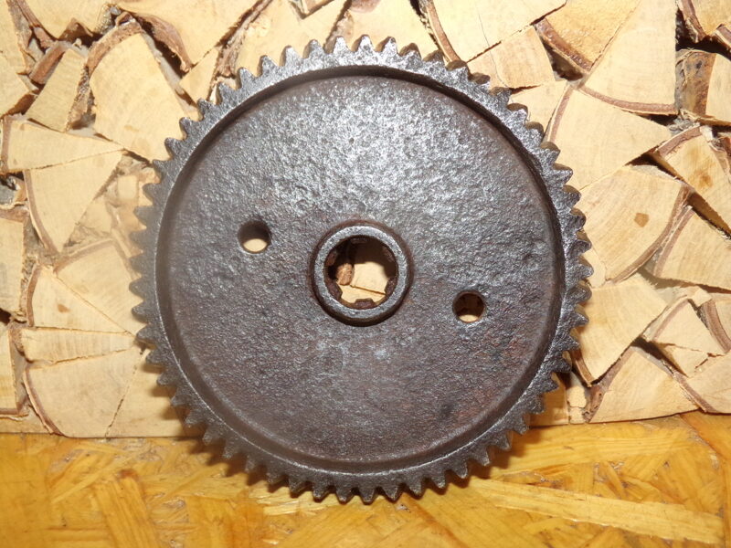 Шестеренка с двумя отверстиями. Середина 20 века.