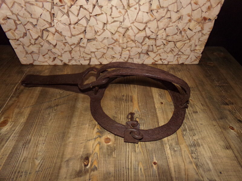 №25. Капкан из кованного железа.