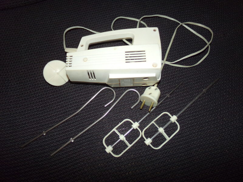 №53. Электромиксер  "Страуме". Советская Латвия. 1981 год.