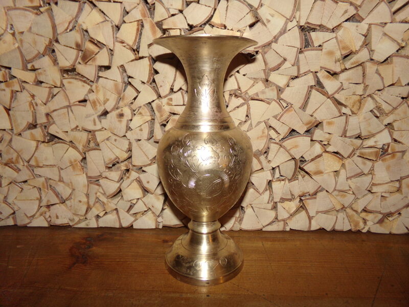 Бронзовая ваза.