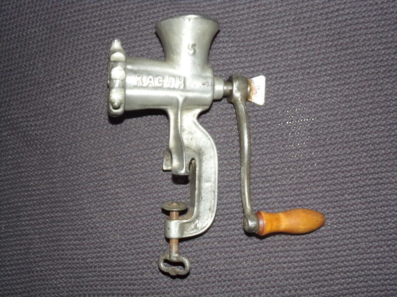 №54. Ручная мясорубка. Касли. Урал. СССР. 1960-тые года.