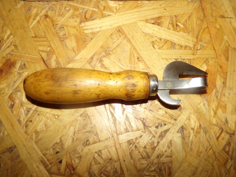 №79. Открывашка с деревянной ручкой. СССР.