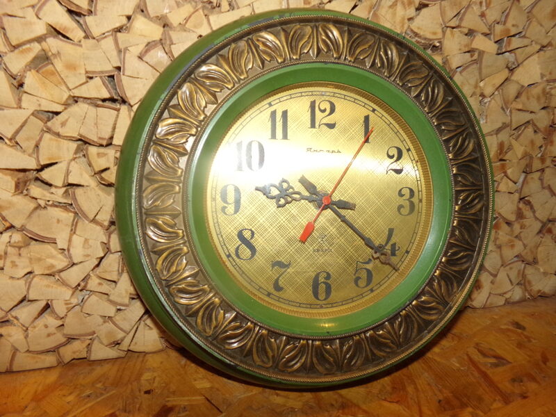 Кварцевые часы "Янтарь". СССР. 1980-тые года.