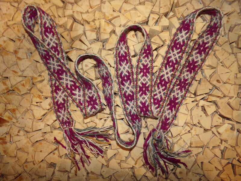 №15. Пояс с орнаментом. Восточная Латвия. Начало 20 века. Ширина 4 см. Длинна с кистями 220 см.