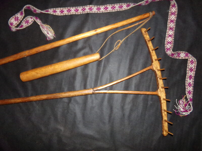 №56. Деревянные грабли и батог.