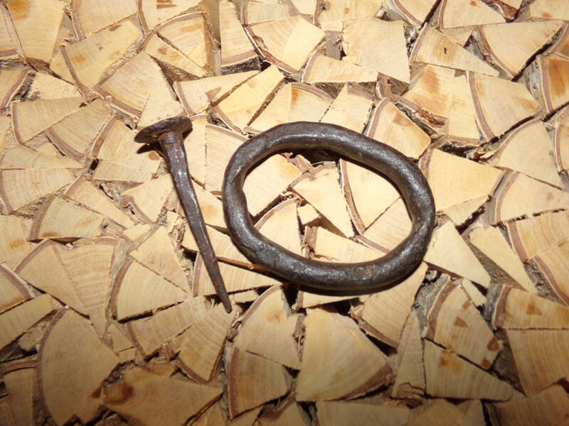 Кованное кольцо и гвоздь. Восточная Латвия. 19 век.