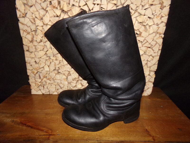 Paštaisīti zābaki.