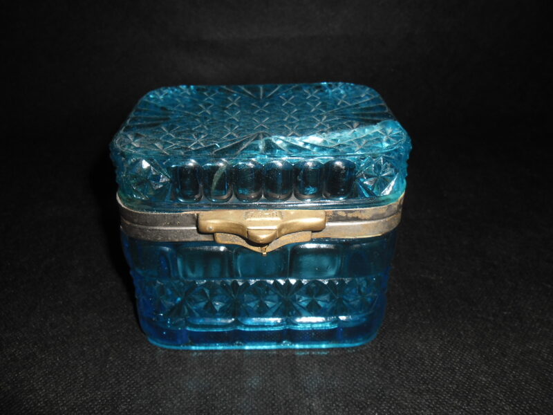 Стеклянная шкатулка. Россия. 1903 год.