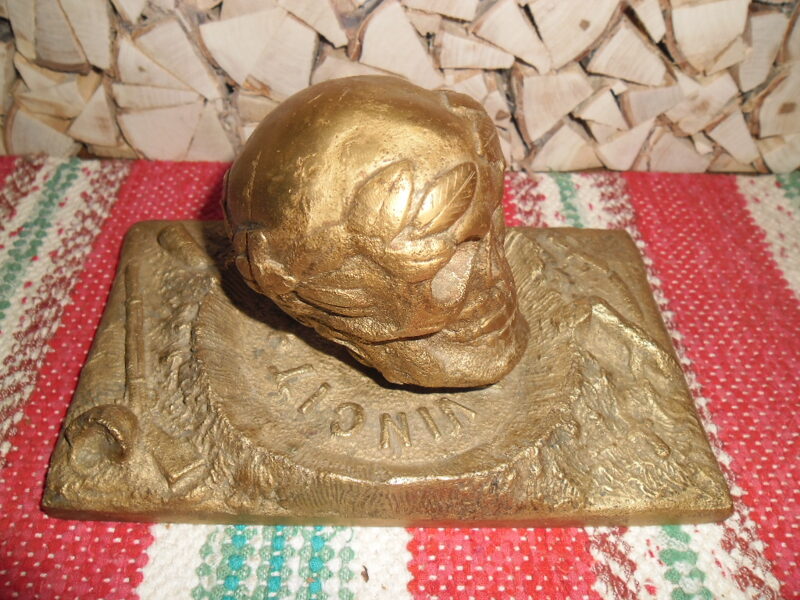 Старинное бронзовое пресс-папье в виде черепа. Начало 20 века.