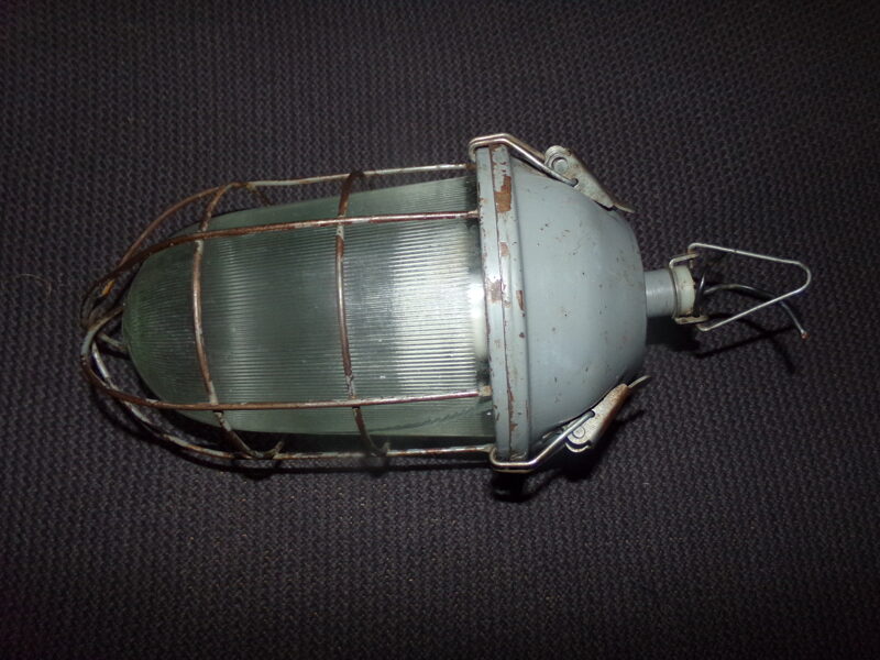 №47. Индустриальный светильник. СССР. 1977 год.