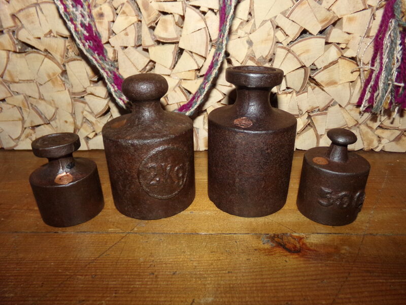 №20. Четыре весовых гири. Латвия. 1920-30 года.