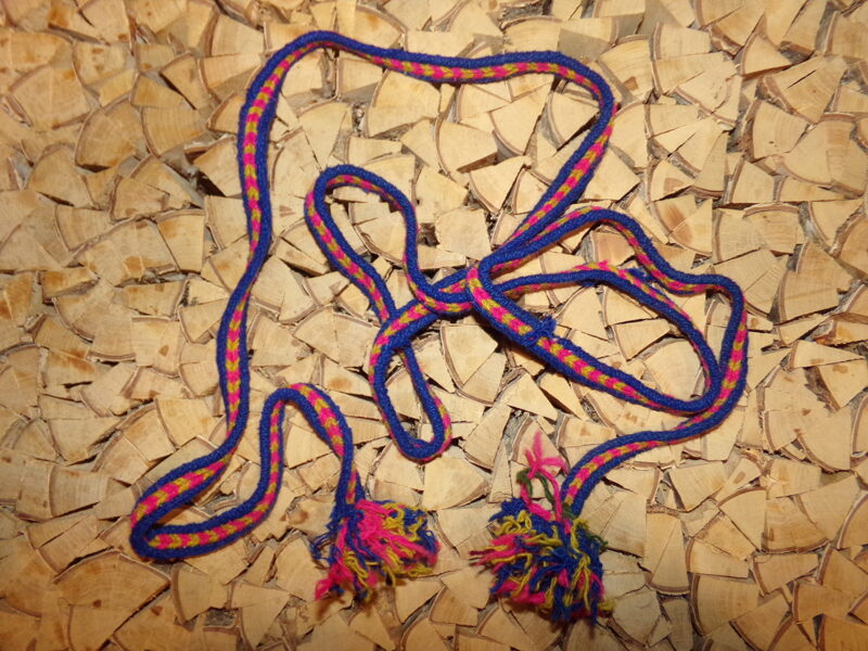 №43. Цветной пояс. Восточная Латвия. Начало 20 века. Ширина 1.4 см. Длинна 205 см.