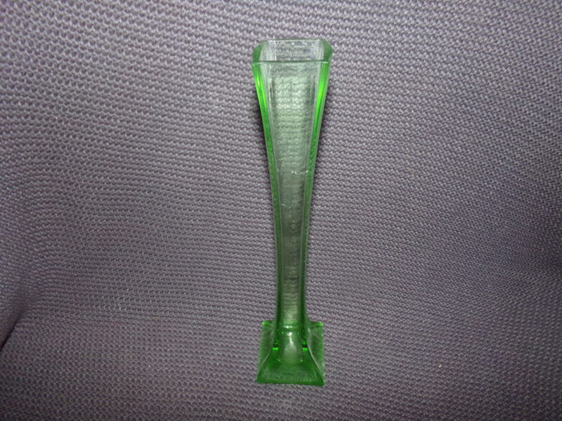 №26. Зеленая ваза. Начало 20 века.