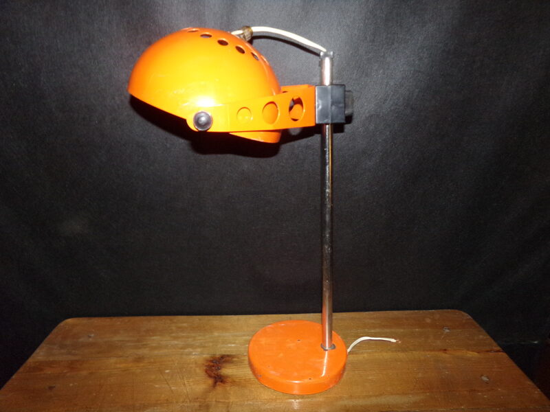 №29. Красная настольная лампа. СССР.