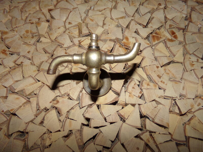 Divstobru bronzas krāns. 19. gs.