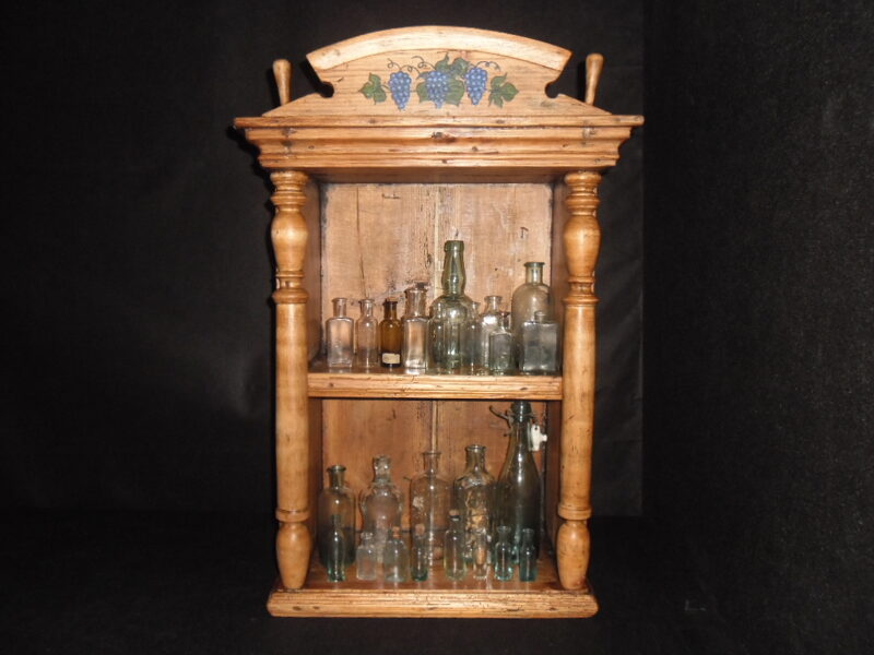 №20. Открытый настенный шкафчик.