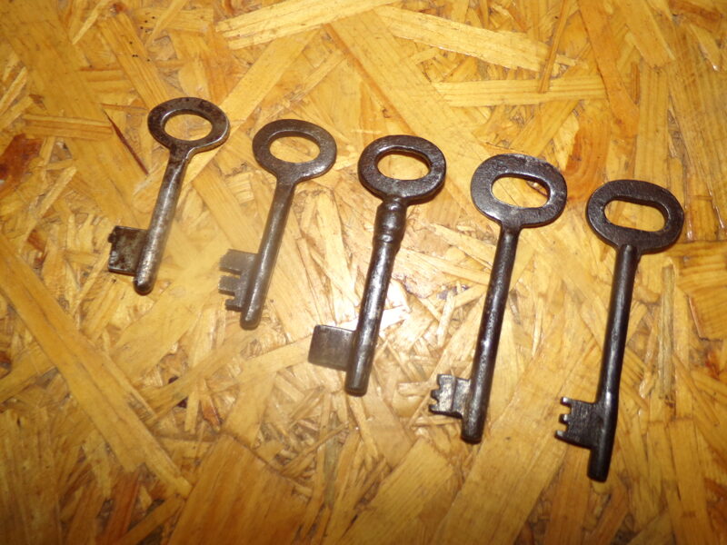 №73. Пять старинных ключей.