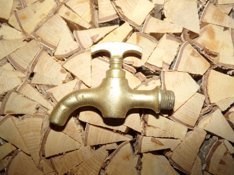 Маленький бронзовый краник для бочки. Начало 20 века.