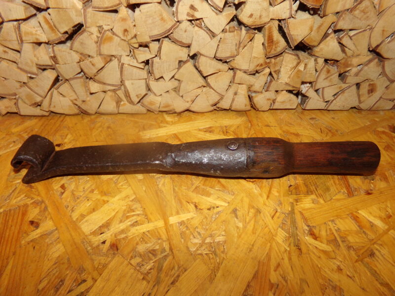 №96. Ухват для сковороды. Кованный метал с дубовой ручкой. Восточная Латвия. Начало 20 века.