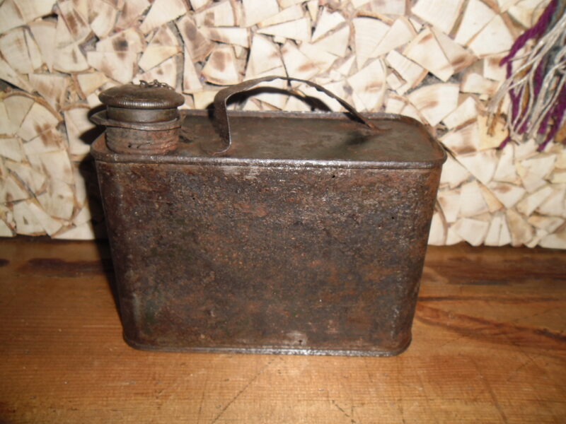 №36. Маленькая канистра для смазки.