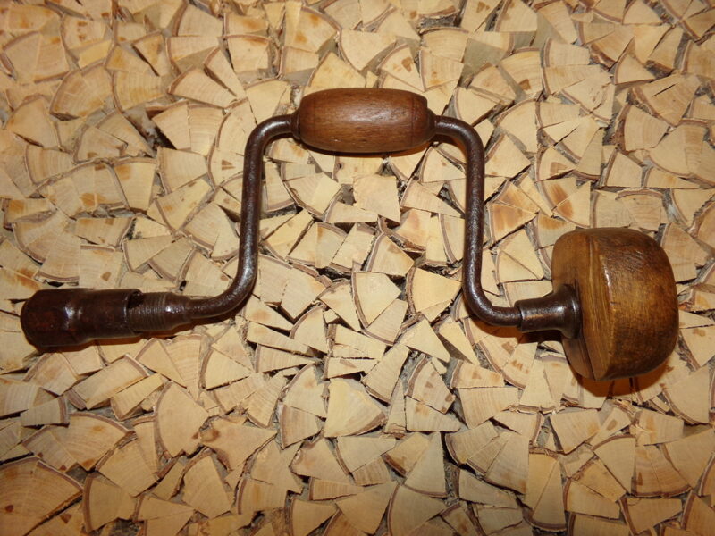 №84. Старинная ручная дрель.
