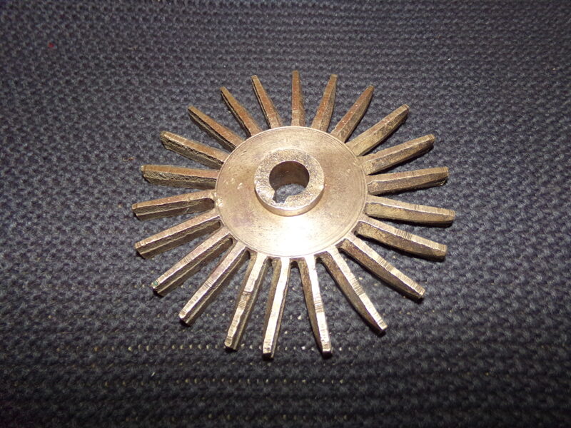 №25. Бронзовая шестеренка.