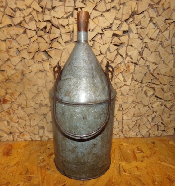 Бидон для керосина с деревянной пробкой. Объем 5 литров. СССР. Середина 20 века.