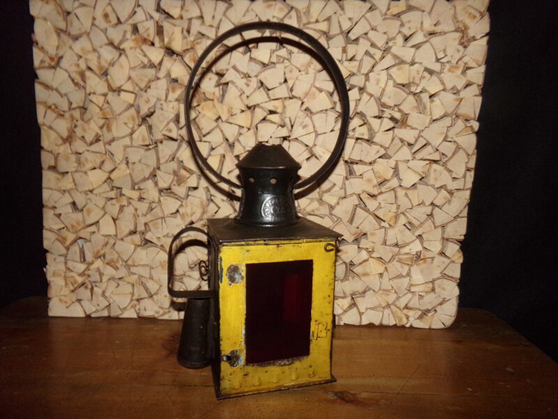 №26. Железнодорожный керосиновый фонарь.