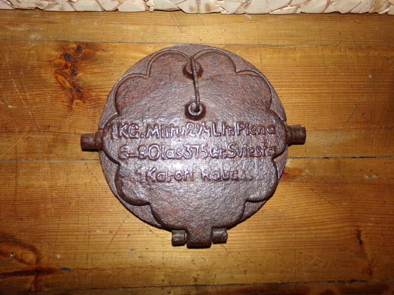 №32. Чугунная вафельница с изображением рецепта. Латвия. 1920-тые года.