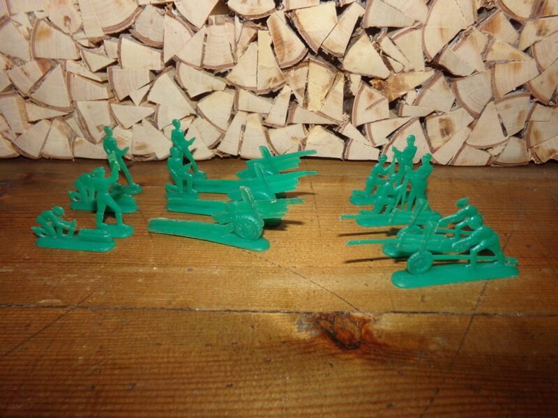 №24. PSRS laiku plastmasas zaldātiņi. Artilērija. 1970-tie gadi.