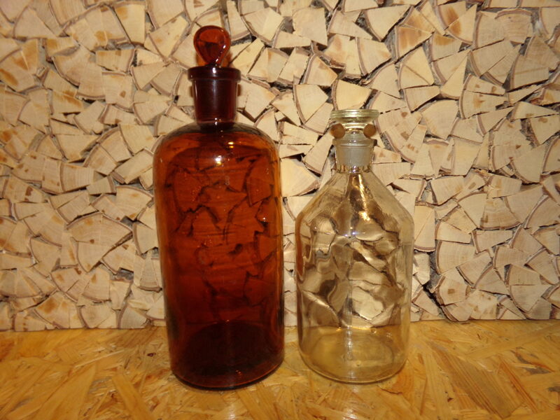 №41. Две стеклянные бутылки с пробками. Объем 750 и 500 мл.