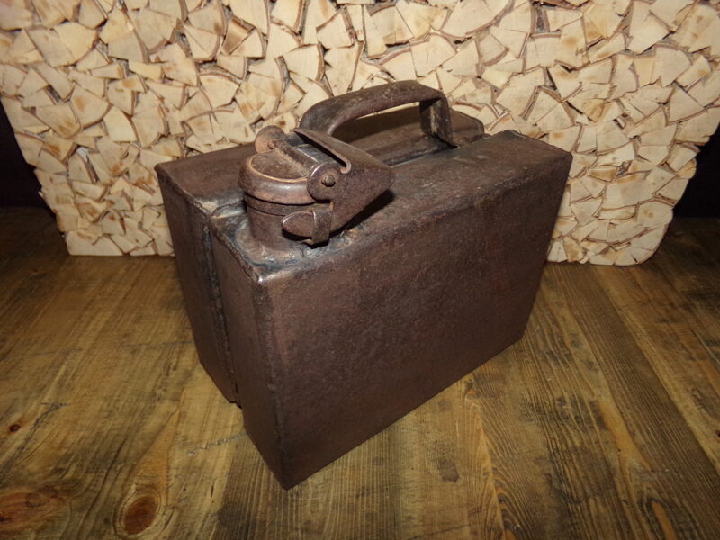 №35. Канистра.