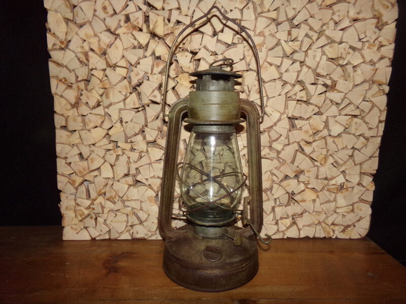 №18. Зеленая керосиновая лампа.