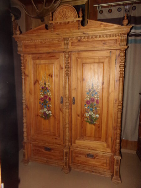 №31. Большой резной шкаф с росписью. Восточная Латвия. 1934 год.