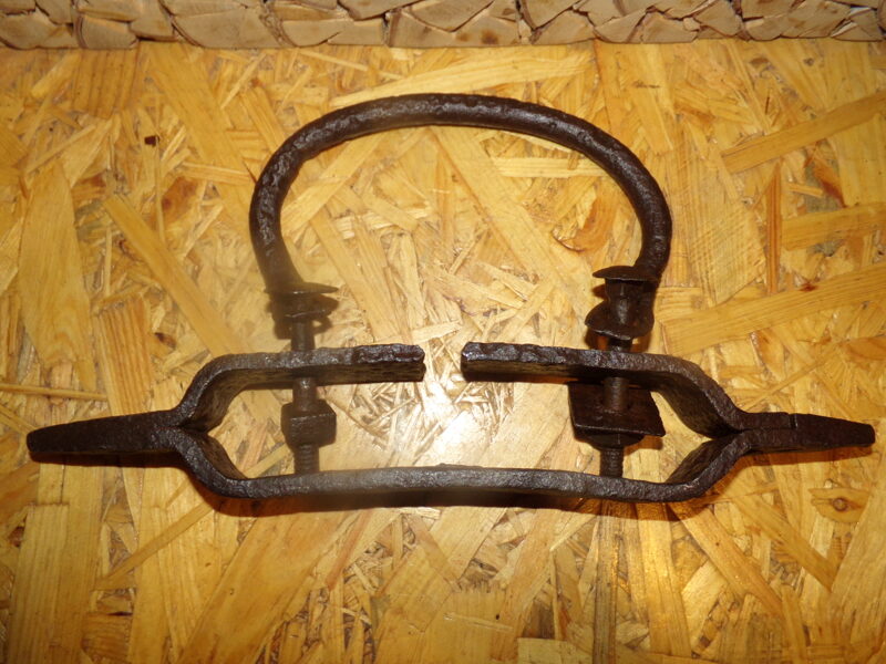 №62. Старинная кованная ручка с креплением. Восточная Латвия. 19 век.