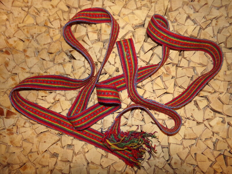 №16. Шерстяной пояс с орнаментом. Восточная Латвия. Начало 20 века. Ширина 3.5 см. Длинна 280 см.