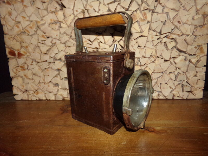 №35. Двухсторонний аккумуляторный фонарь. СССР. 1966 год.