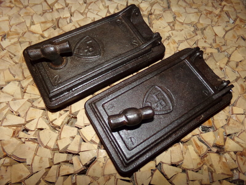 №22. Две печные дверцы LR. Советская Латвия. 1970-тые года.