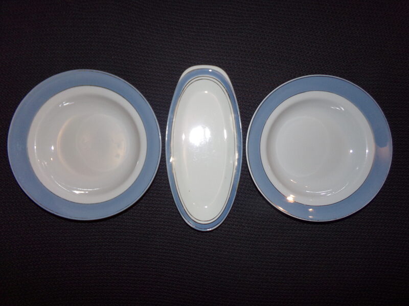 №24. Две тарелки и селедочница. Рижский фарфор. СССР.