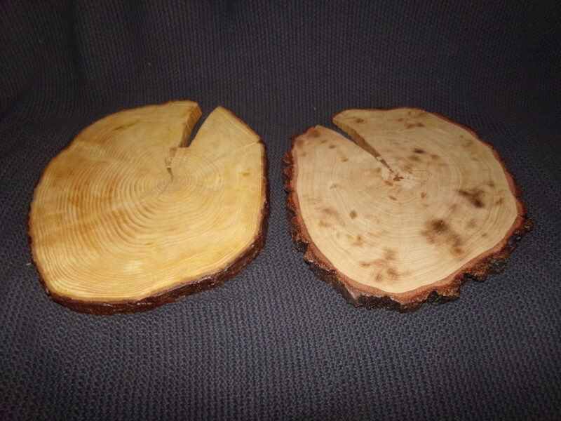 Два деревянных подноса. Срез сосны. Лак. Латвия.