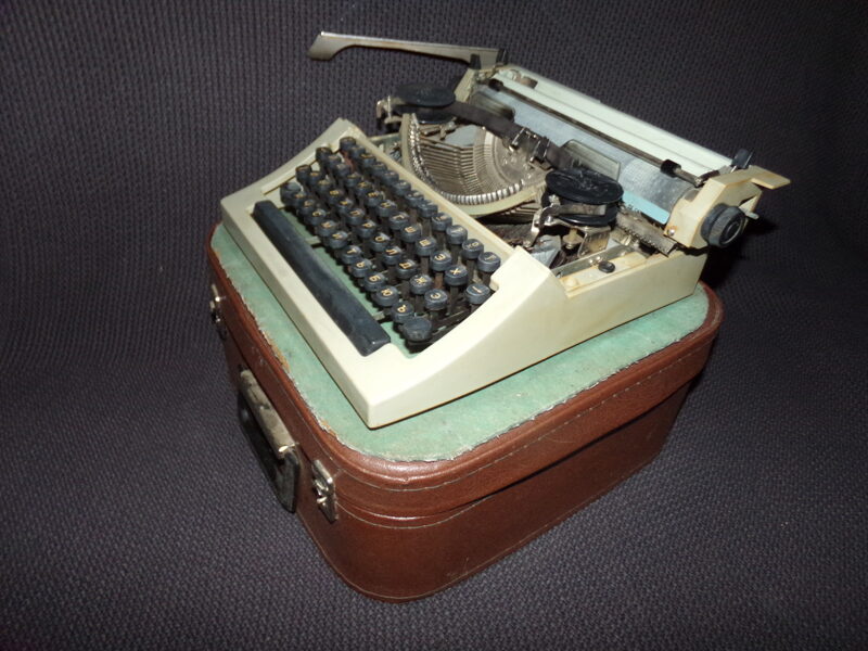 Печатная машинка. СССР. Русский шрифт. 