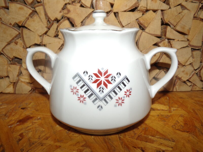 №78. Сахарница с национальным орнаментом. Рижский фарфор. Советская Латвия.