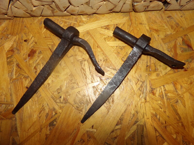 №62. Два кованных дверных клина. Восточная Латвия. 19 век.