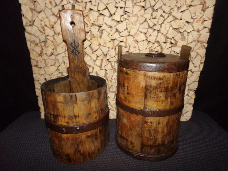 №21. Divi koka trauki