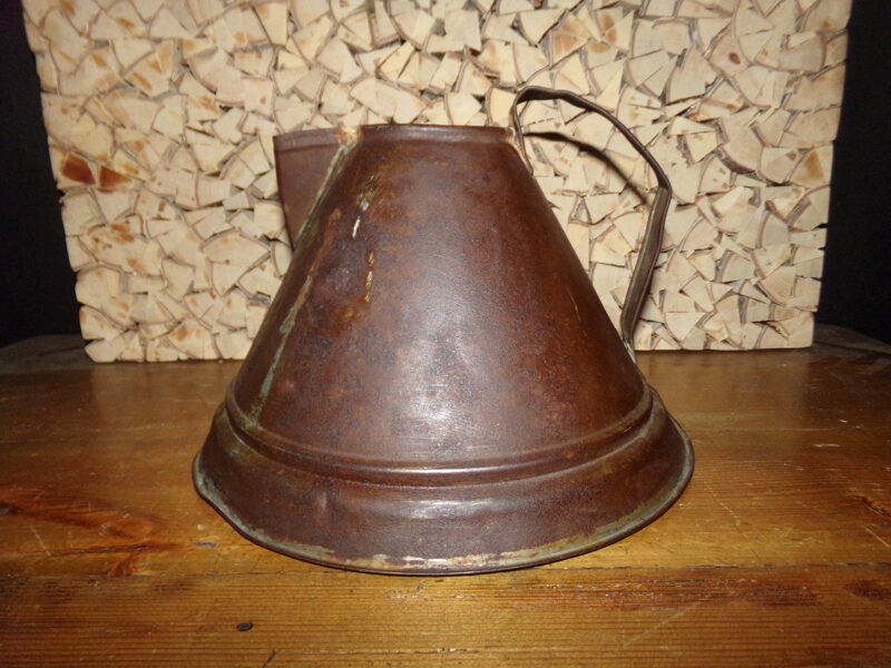 №20. Чайник-трумуль из жести.