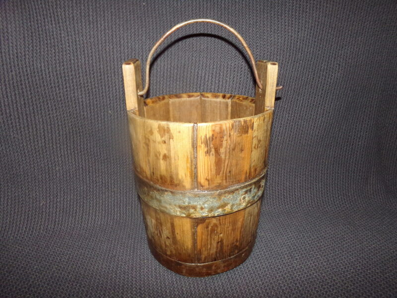 №52. Деревянное ведро с металлической ручкой. Восточная Латвия. Начало 20 века.