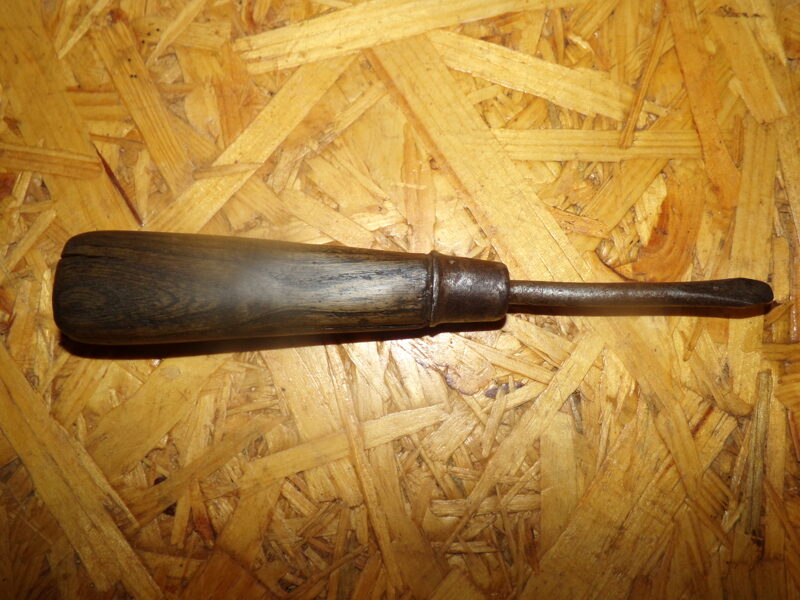 №85. Отвертка с рукоятью из дуба. Начало 20 века.