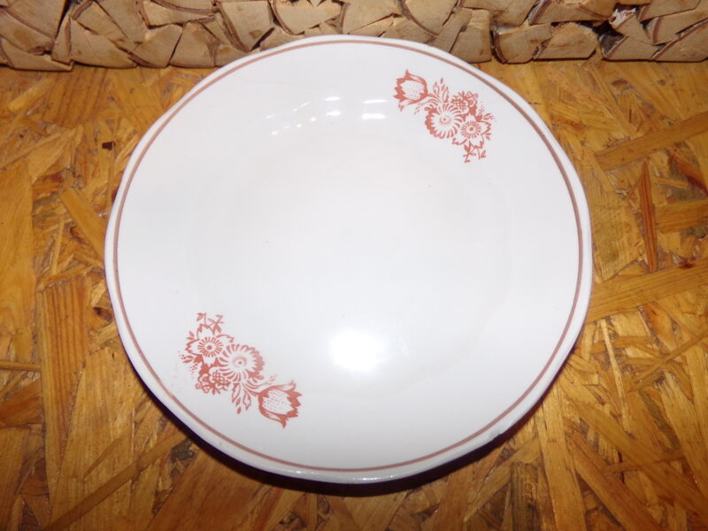 №82. Тарелка. Рижский фарфор. СССР.